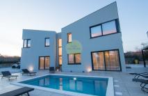 PREKRASNA MODERNA KUĆA ZA ODMOR SA BAZENOM